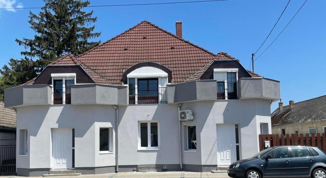 Lelle Centrum Vendeghaz Балатонлеле Екстериор снимка